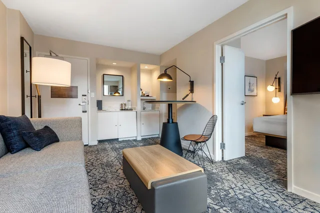 1 Bedroom, Suite, Accessible, Sheraton Suites Old Town Alexandria 4/4