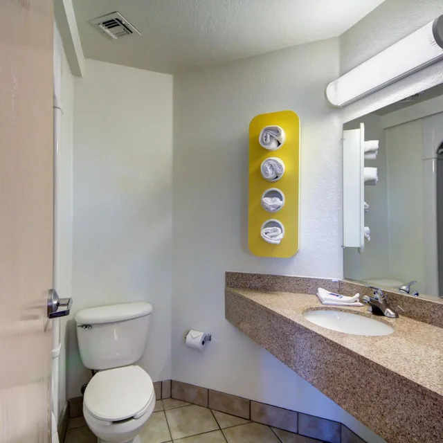 غرفة بسريرين كوين للمدخنين، Motel6 El Reno, OK 8/9