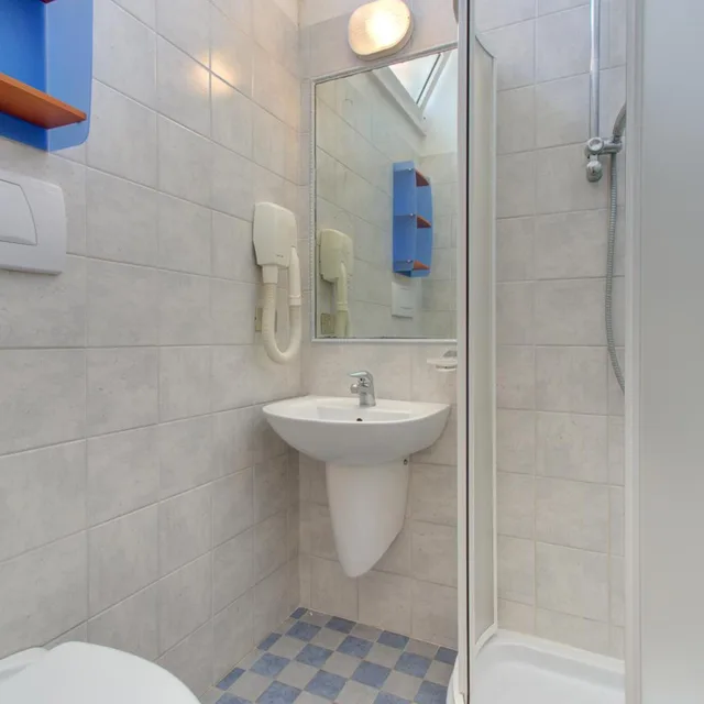 غرفة ثلاثية بشرفة، Hotel Nella 4/5