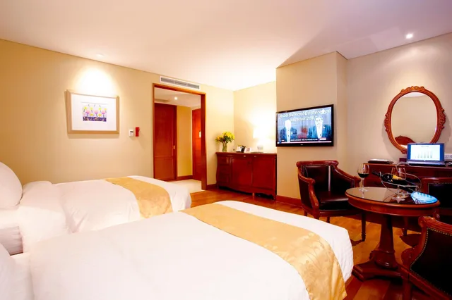 غرفة ديلوكس بسريرين منفصلين وسرير مزدوج وسرير فردي، Sejong Hotel 1/2