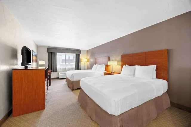 غرفة قياسية بسريرين كوين، Best Western Inn At The Rogue 1/2