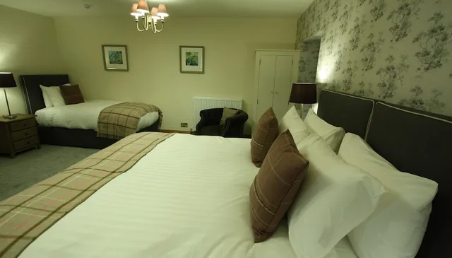 غرفة عائلية بسرير كينج وسرير فردي، Ravenstone Manor 1/3