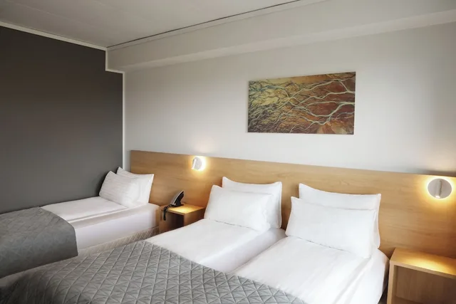 غرفة قياسية ثلاثية بسرير مزدوج وسرير فردي، Fosshotel Nupar 1/6