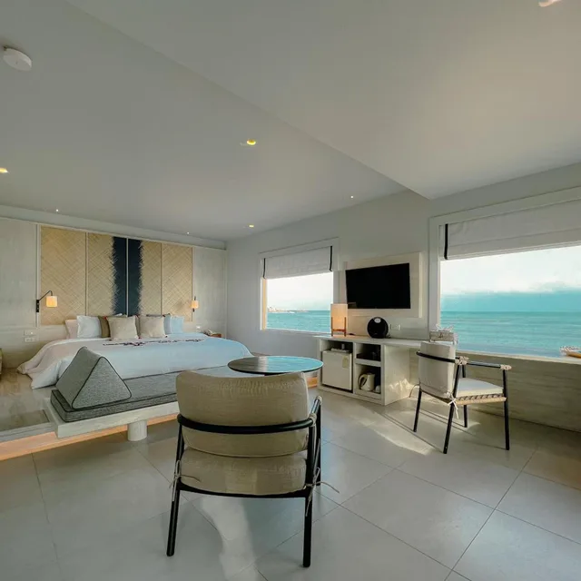Exclusive, Beach Front, Plunge Pool, Rocky's Boutique Resort 2/2