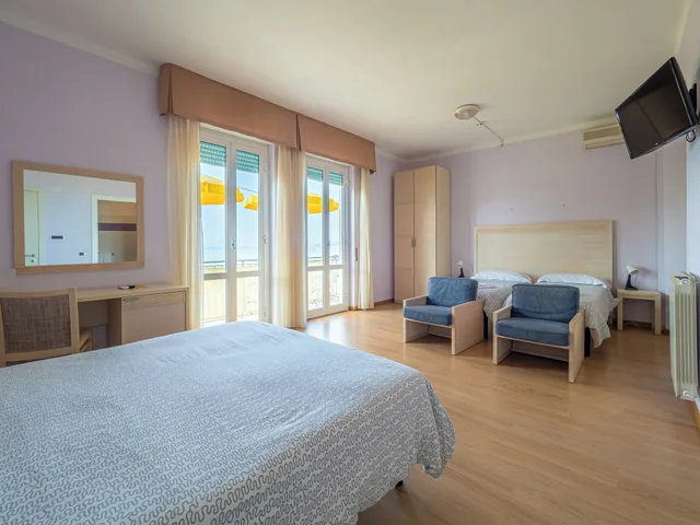 غرفة بانورامية رباعية بسرير مزدوج وسرير بطابقين بإطلالة على البحر، Il Nido Hotel 5/10