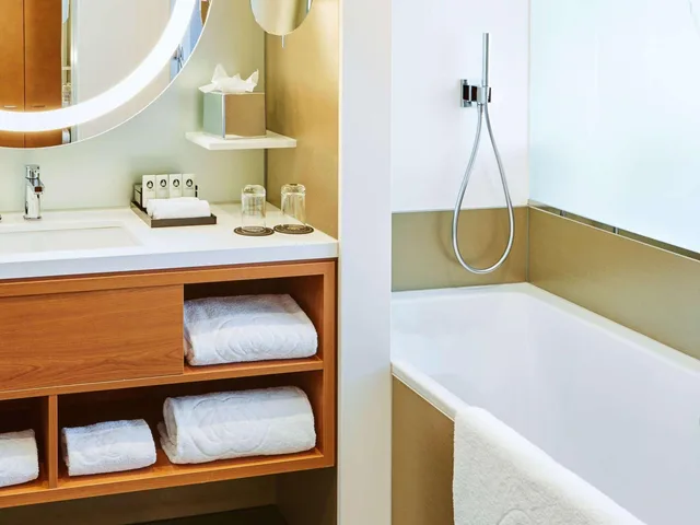 غرفة بسرير كينج في طابق مرتفع، Sofitel Luxembourg Europe 8/10