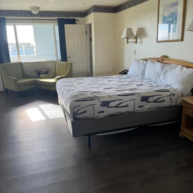 غرفة ديلوكس بسرير كينج، Bayview Inn 1/6