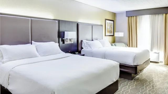 غرفة قياسية بسريرين كوين، HOLIDAY INN SUDBURY 1/3