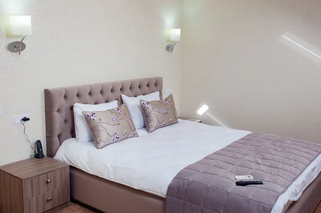 غرفة قياسية بسرير كينج، Familion Aparthotel 2/3