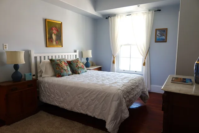 غرفة بريميوم بسرير كوين، The Chalfonte Hotel 2/4