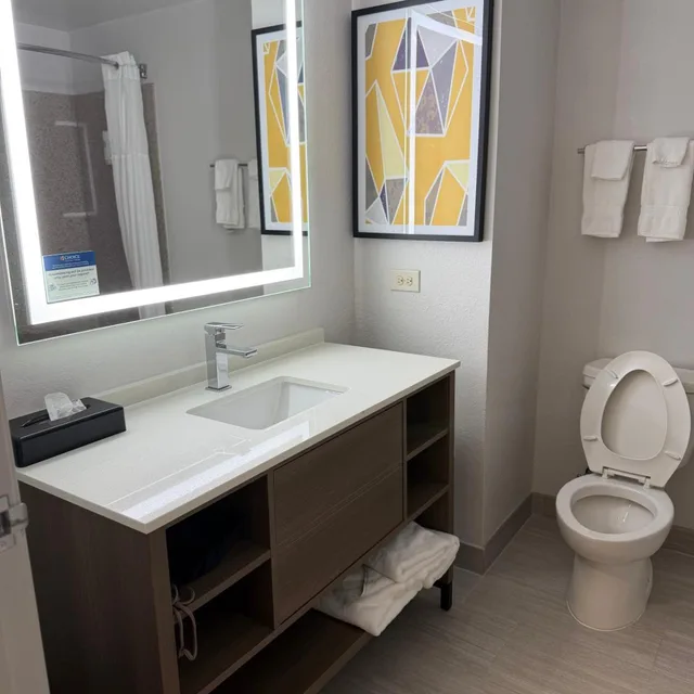 جناح بسرير كوين بغرفة نوم واحدة، Comfort Inn & Suites Concord (Kannapolis) 8/10