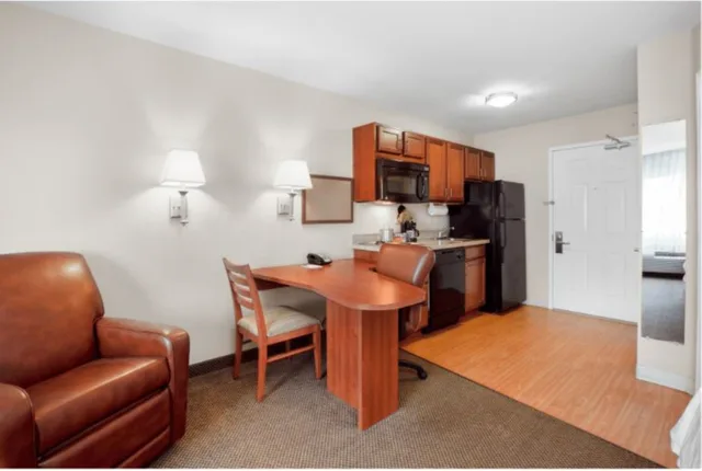 جناح استوديو بسرير كوين، Candlewood Suites Gillette 1/2