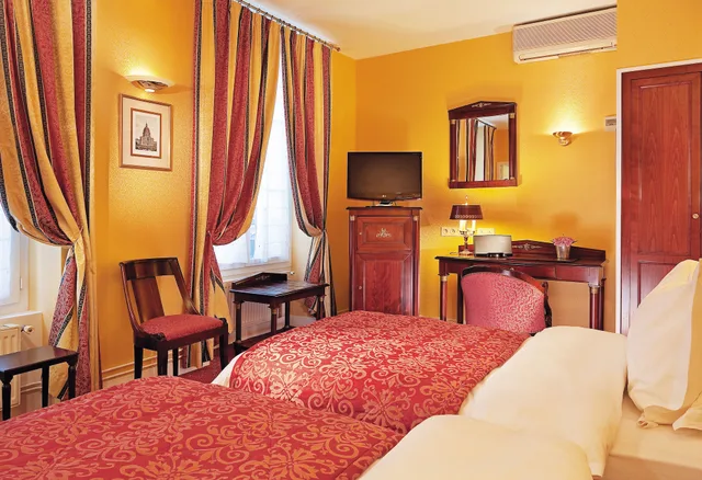 غرفة ديلوكس بسرير كوين، HOTEL DE VARENNE 4/8