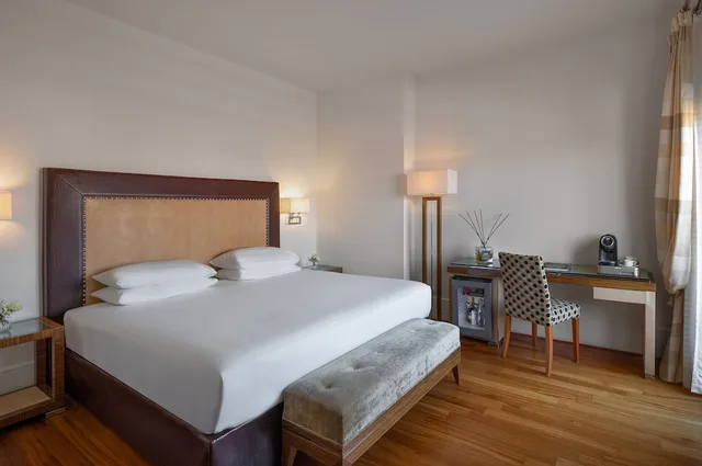جناح تنفيذي بسرير مزدوج مع أريكة، UNAHOTELS Deco Roma 1/4