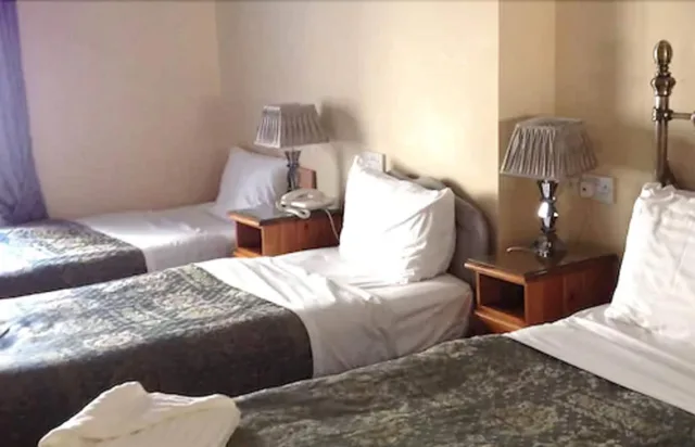 غرفة عائلية ثلاثية بسرير مزدوج وسرير فردي، Acorn Guest House 3/6