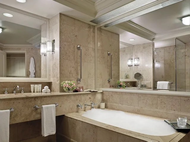 غرفة كلوب تنفيذية بسرير كينج بشرفة، The Langham Melbourne 6/8