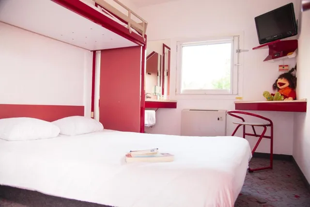 Room, Triple, Shared Bathroom, Hotel ClassEco Gent 1/4