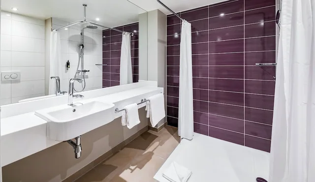 غرفة بسرير مزدوج لذوي الإعاقة، Premier Inn Dusseldorf City Centre 5/5