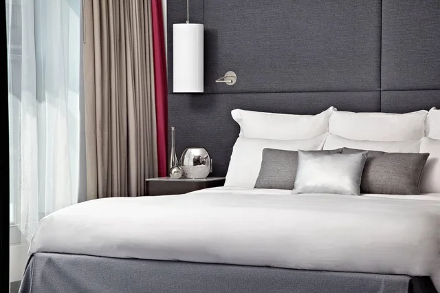 Prestige, King Bed, Balcony, Renaissance Paris Arc de Triomphe Hotel 6/10