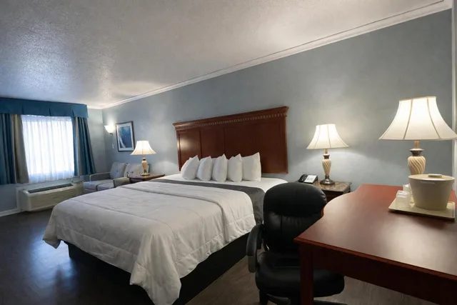 غرفة بسرير كينج، Antioch Quarters Inn and Suites 9/10