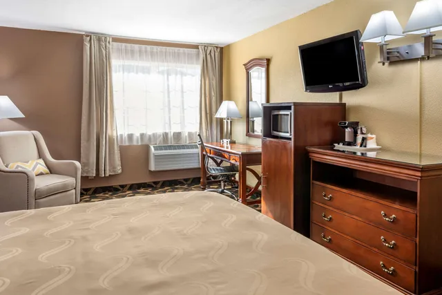 غرفة بسرير مزدوج لذوي الإعاقة، Quality Inn Paradise Creek 2/2