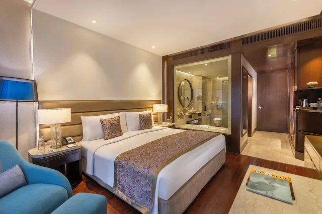 جناح ديلوكس بسرير كينج، The Leela Ambience Convention Hotel Delhi 5/10