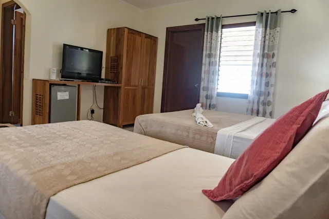 Bungalow, 1 Queen and 1 Single Bed, Quo Vadis Dive Resort 4/8