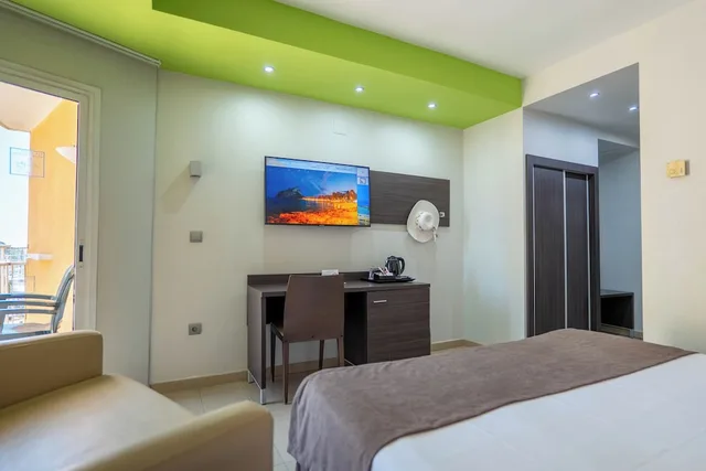 غرفة كومفورت بسرير مزدوج بإطلالة جزئية على البحر مع أريكة، Porto Calpe 3/10