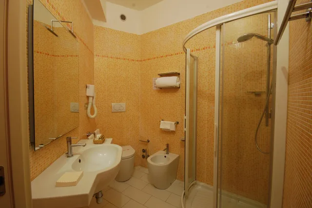 Room, Twin Beds, Convertible Double Bed، Hotel Bellevue, Sure Hotel Collection by Best Western 6/7