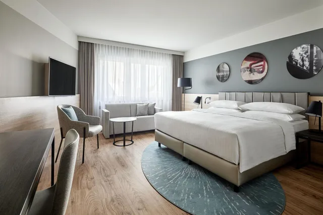جناح جونيور بسرير كينج مع دخول صالة النادي، Basel Marriott Hotel 3/8
