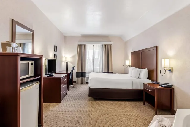 غرفة قياسية بسرير كينج، Comfort Inn Elko 5/8
