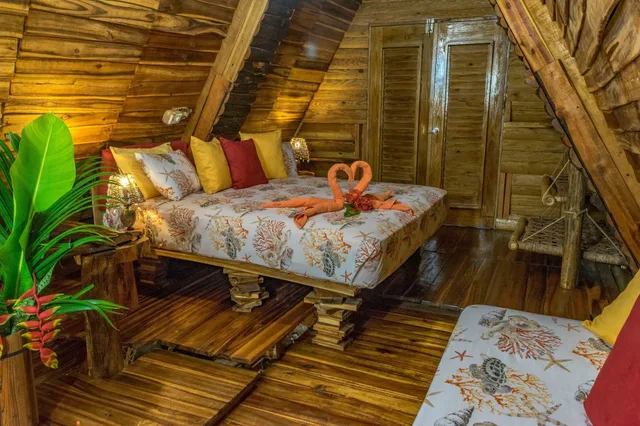 شاليه سيغنتشر بسريرين كينج وسرير فردي بإطلالة على المسبح بغرفة نوم واحدة بمسبح خاص، Chalet Tropical Village B&amp;B 1/4