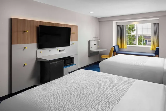 غرفة قياسية بسريرين كوين، Microtel Inn Suites by Wyndham Rapid City 5/6