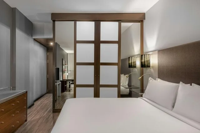 Plus, Guest Room, Standard, King Bed، AC Hotel by Marriott Madrid Airport 1/3