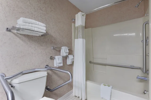 غرفة بسرير كينج للمدخنين، Super 8 by Wyndham Harrison OH 8/8