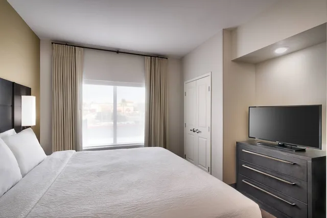 جناح بسرير كينج بغرفة نوم واحدة مع أريكة لذوي الإعاقة، Residence Inn by Marriott La Quinta 1/2