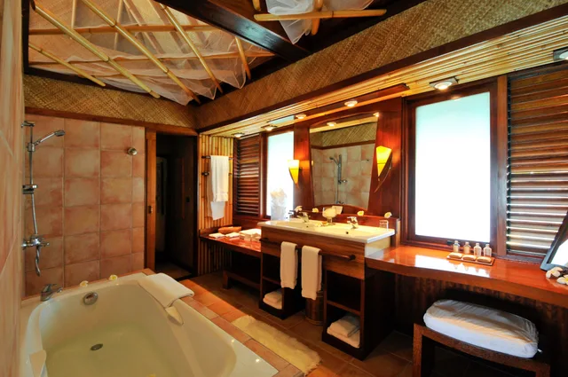 بنغل، Intercontinental Bora Bora Le Moana Resort 5/5