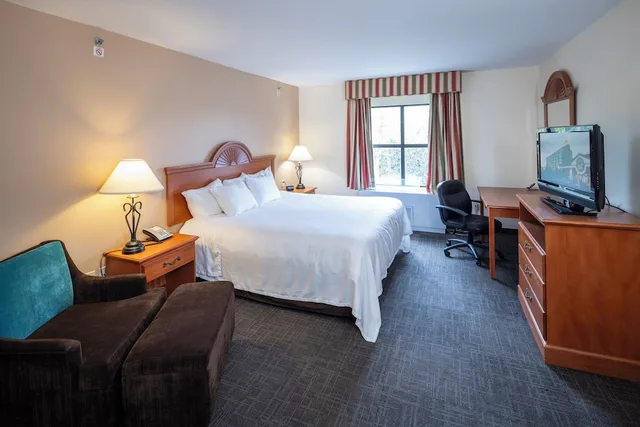 غرفة بسرير كينج، Akwesasne Mohawk Casino Resort 1/1