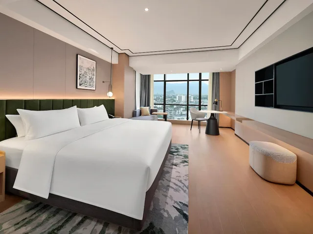 غرفة ديلوكس بسرير كينج، Hilton Garden Inn Guilin Diecai Li River 2/5
