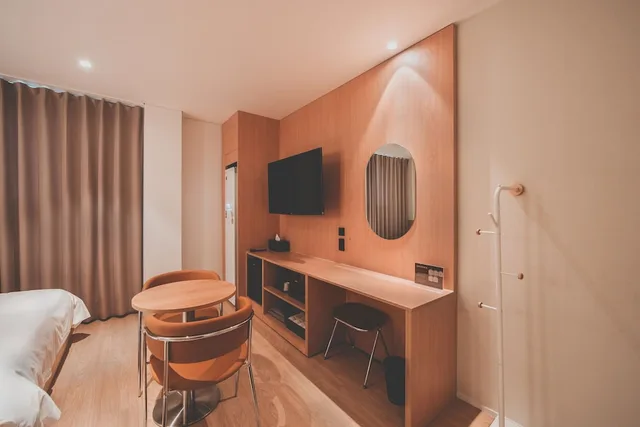 غرفة بريميوم بسرير كوين وسرير فردي، Hotel Insomnia 8/10
