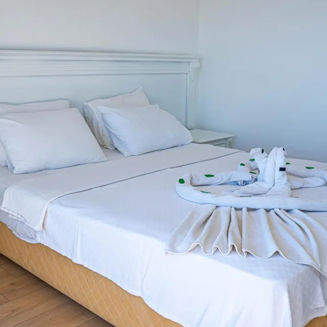 Room, Double Bed, Honeymoon Hotel 4/5