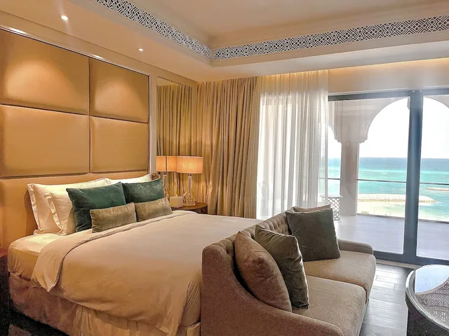 غرفة ديلوكس بسرير كينج بإطلالة على البحر، Royal Saray Resort 1/2