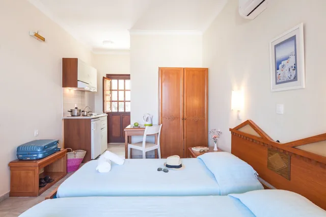 استوديو عائلي بسرير مزدوج وسريرين منفصلين، H Hotel Kalypso 1/6