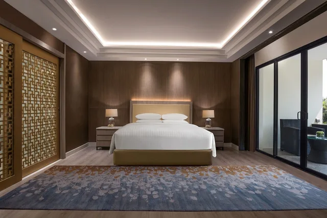 جناح رئاسي بسرير كينج بإطلالة على المسبح بغرفة نوم واحدة، COURTYARD BY MARRIOTT SIEM REAP RESORT 2/3