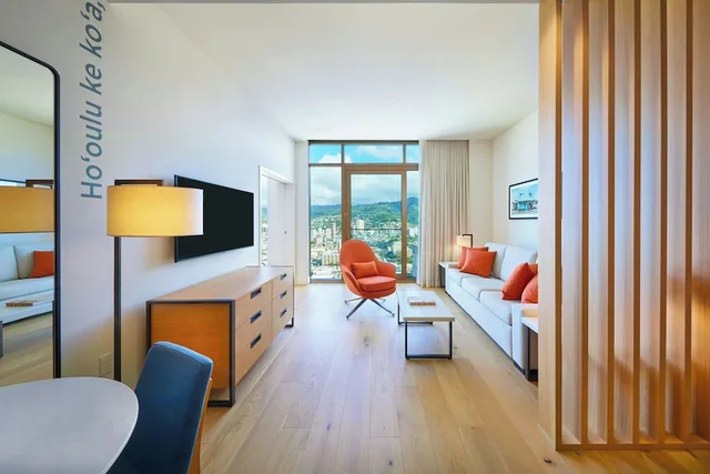 1 Bedroom, Residential, Premier, Suite, King Bed, Panoramic View, Sofa, Kitchen، Renaissance Honolulu Hotel & Spa 2/3