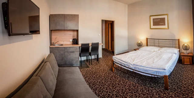 غرفة بسرير مزدوج بمطبخ، Brixen Prague 1/2