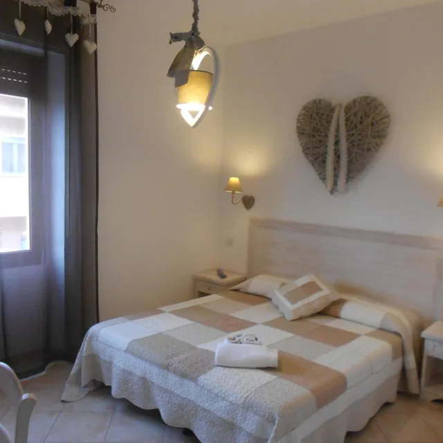 غرفة بسرير مزدوج مع سرير إضافي، Hotel Tabby 2/10
