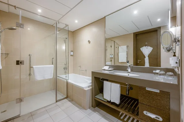 1 Bedroom, Suite, King Bed, Smoking, Four Points by Sheraton Al Ain 4/5