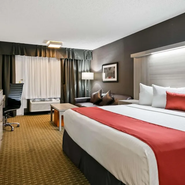 غرفة بسرير كينج، Village Park Inn Calgary 2/8
