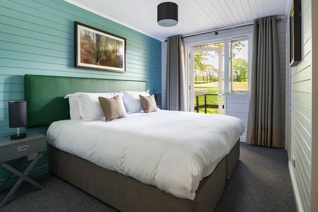 Swiss Style, Lodge, 2 Double and Twin Beds، Woodbury Park Hotel and Golf Club 1/2